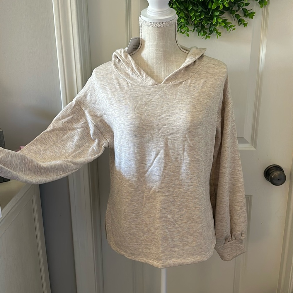 Yanak Oatmeal size M lighter hoodie super soft NWT